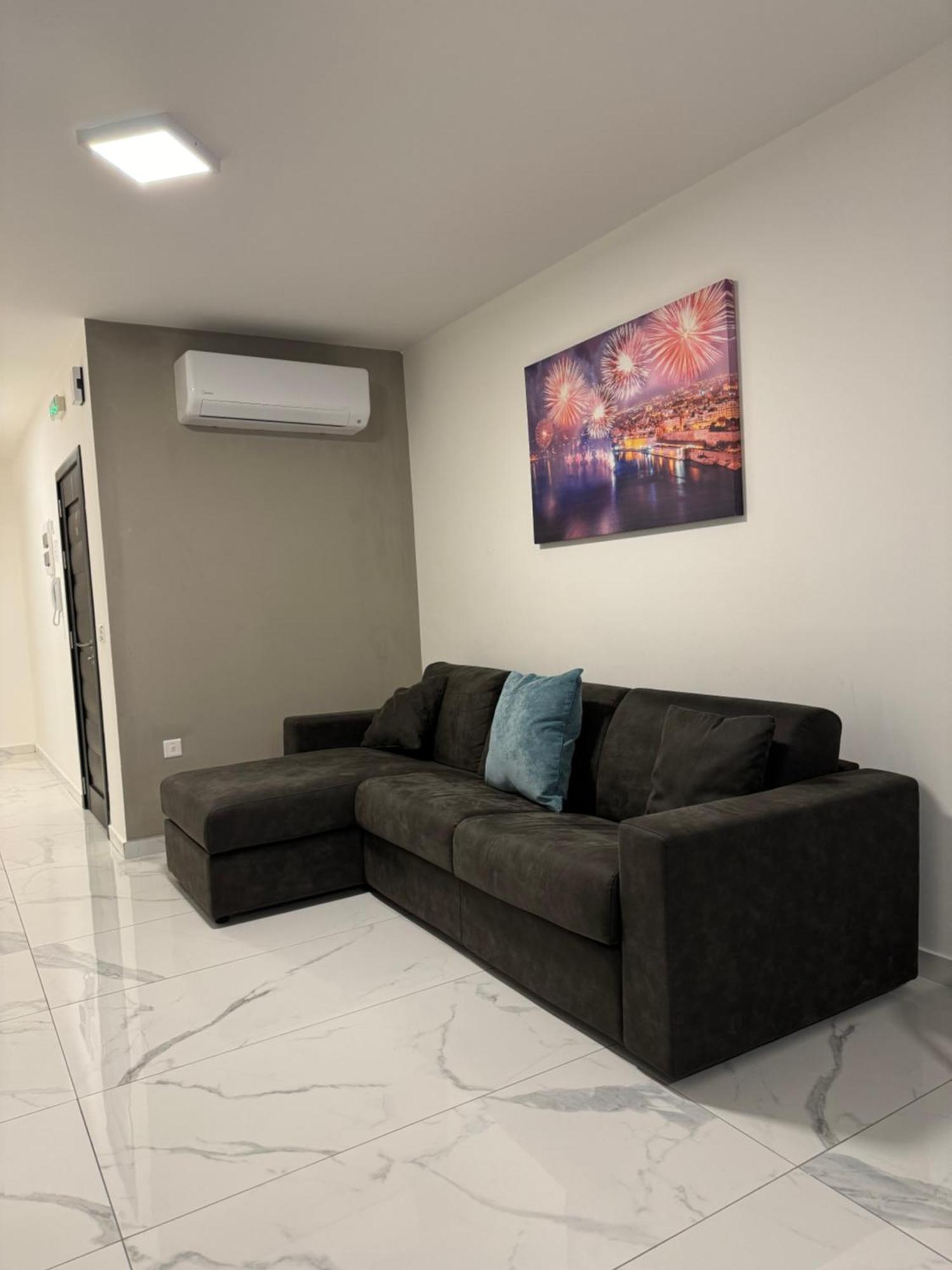 New And Modern Home In Bugibba, Great Location St. Paul's Bay Esterno foto