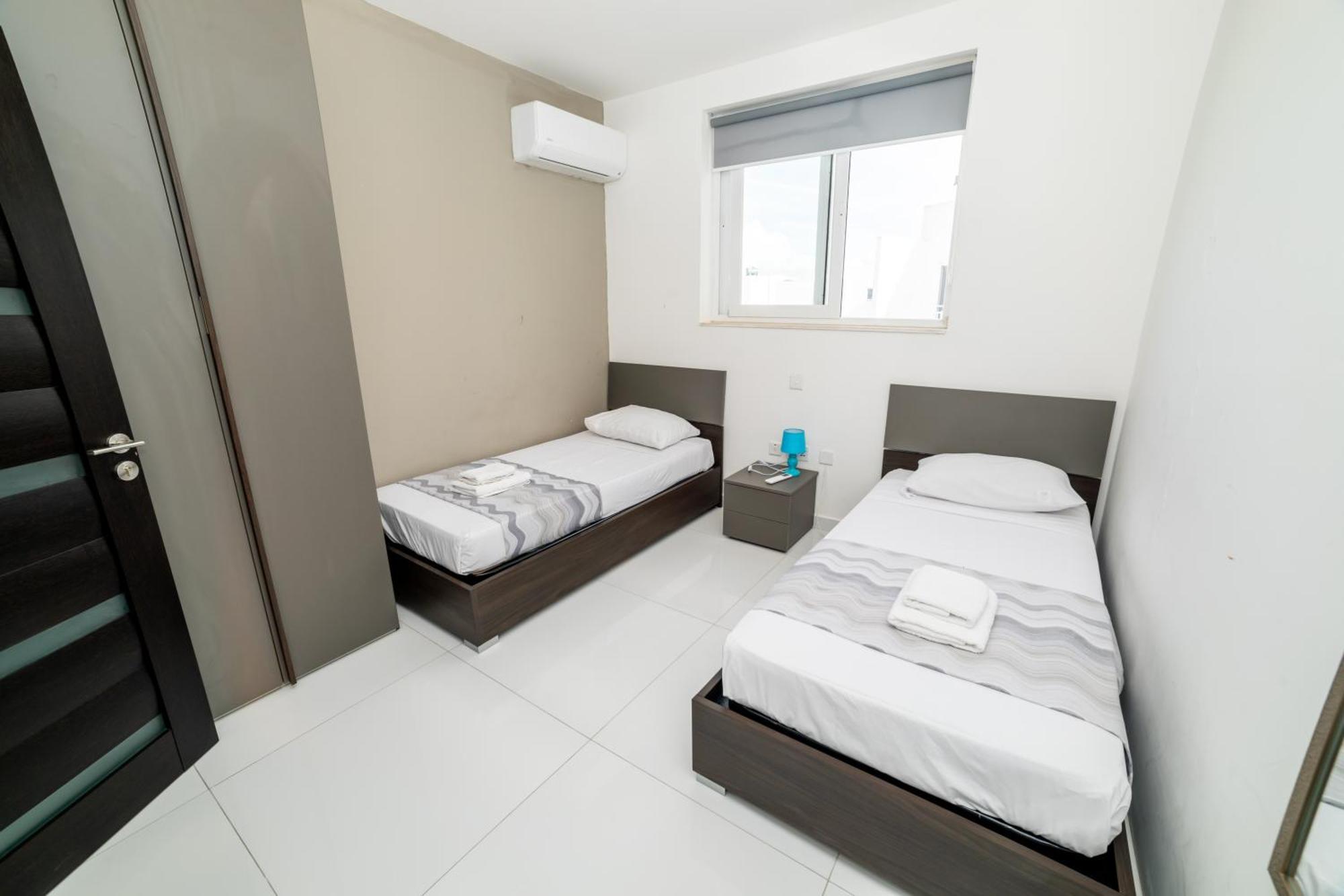 New And Modern Home In Bugibba, Great Location St. Paul's Bay Esterno foto