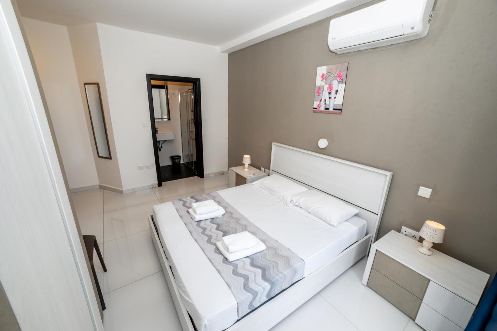 New And Modern Home In Bugibba, Great Location St. Paul's Bay Esterno foto