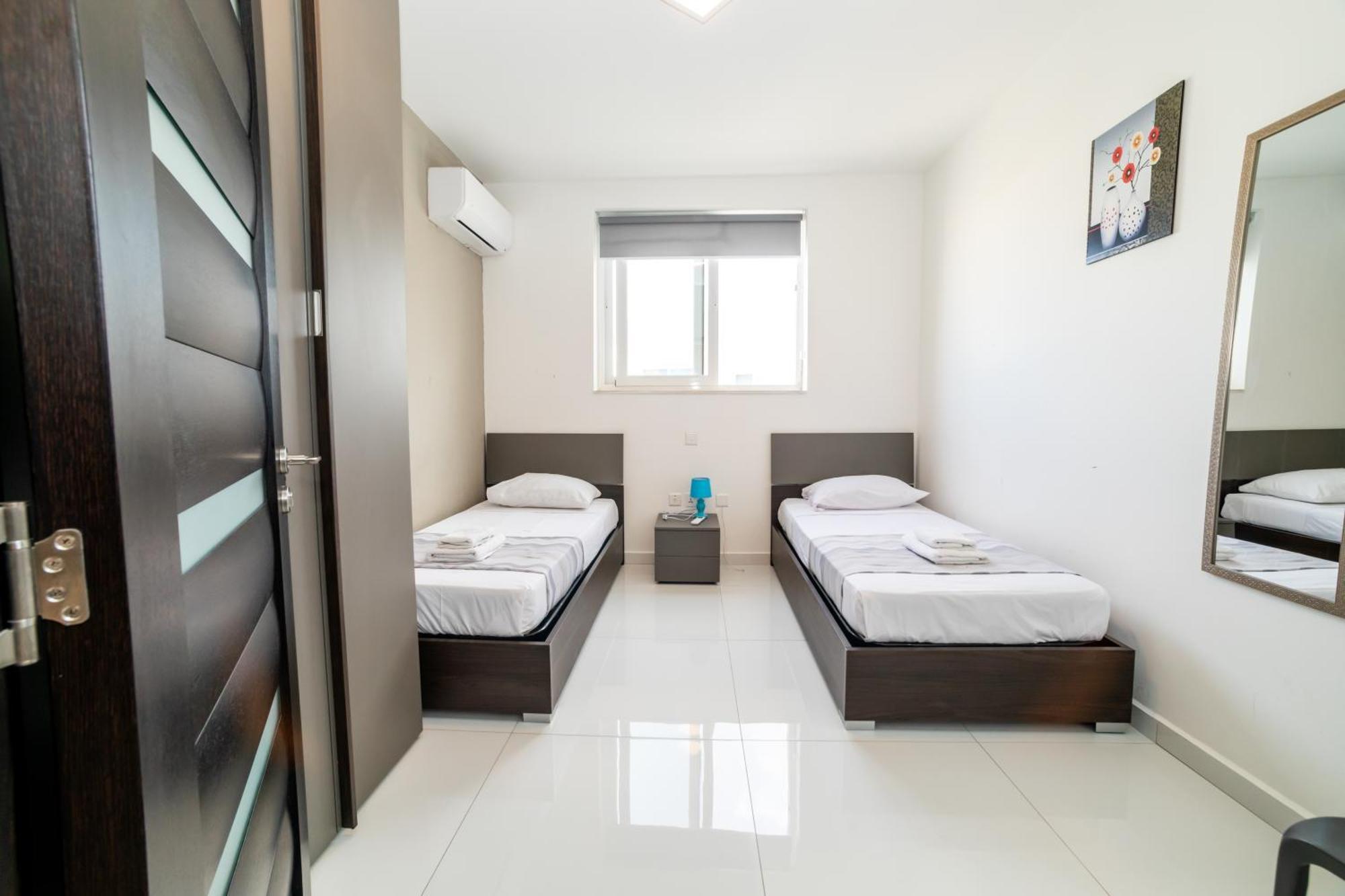 New And Modern Home In Bugibba, Great Location St. Paul's Bay Esterno foto